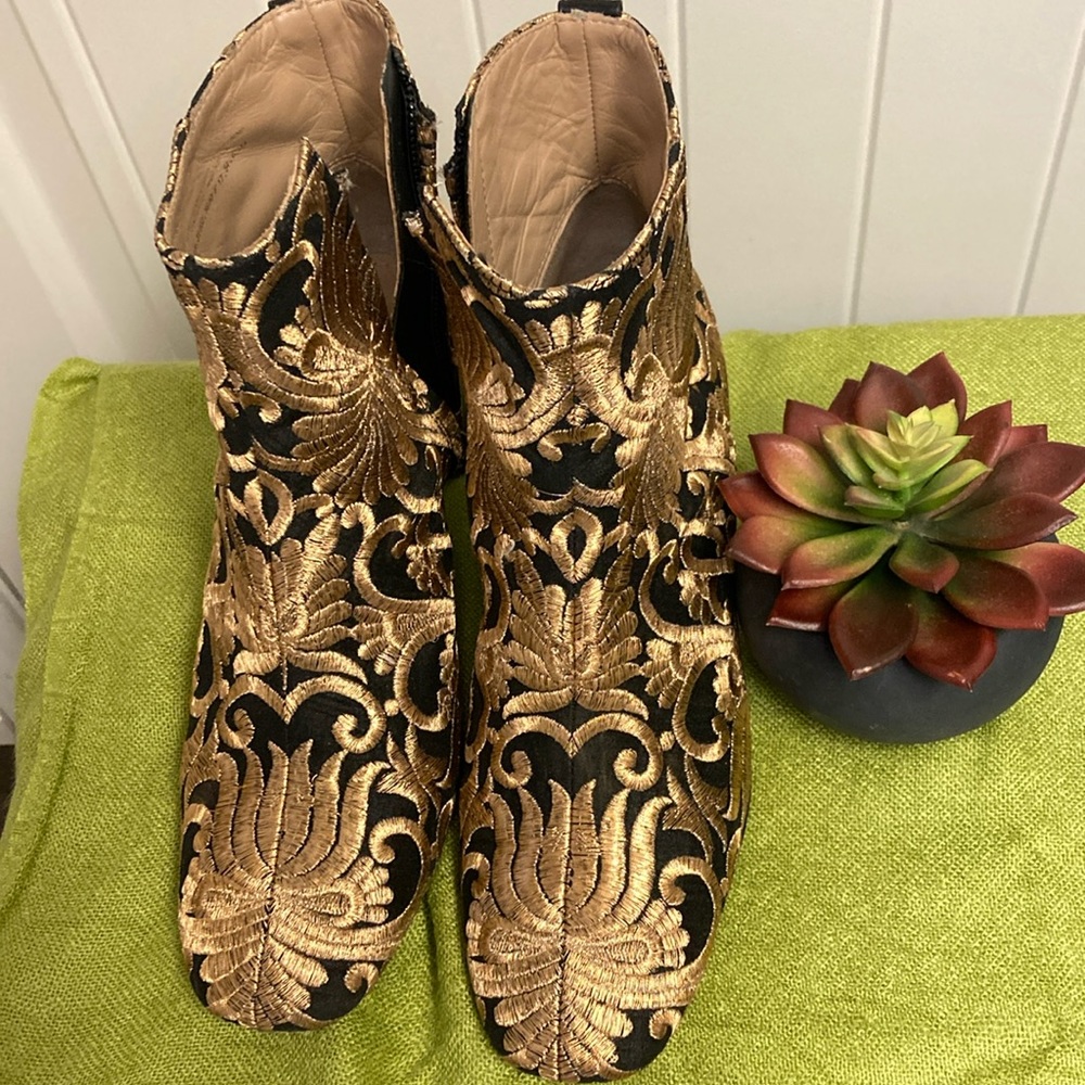 EUC TORY BURCH Carlotta Booties size 6.5